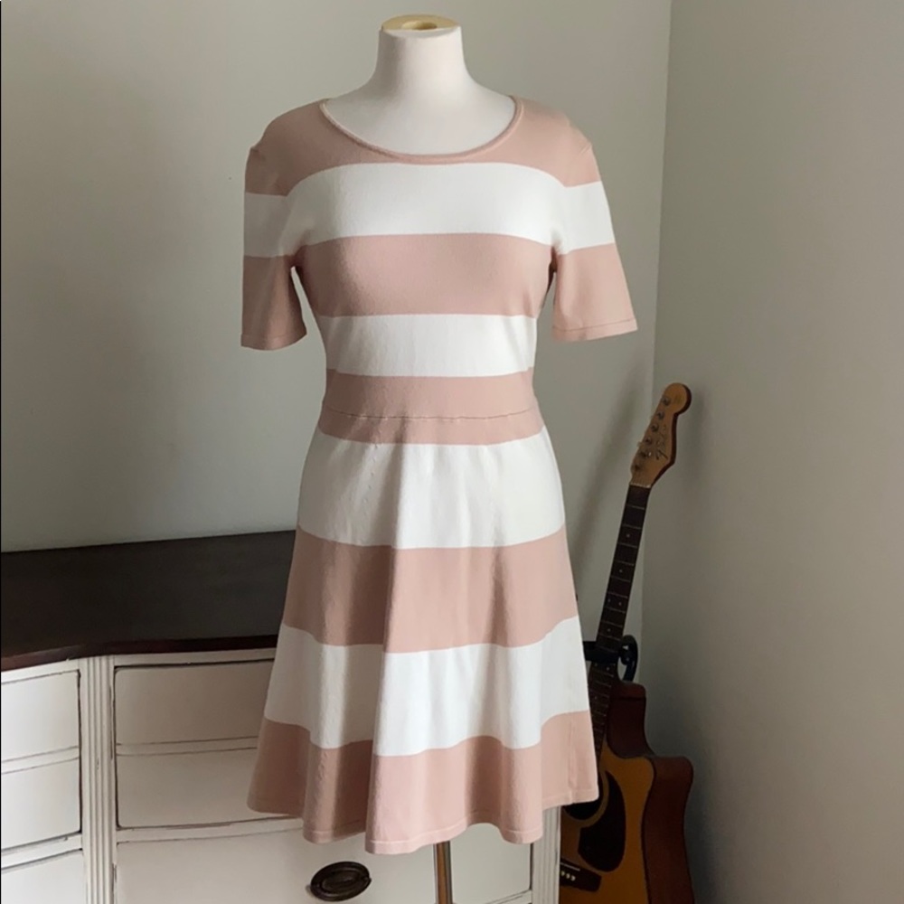 BCBGMaxazria stretch shift dress cream/tan white
